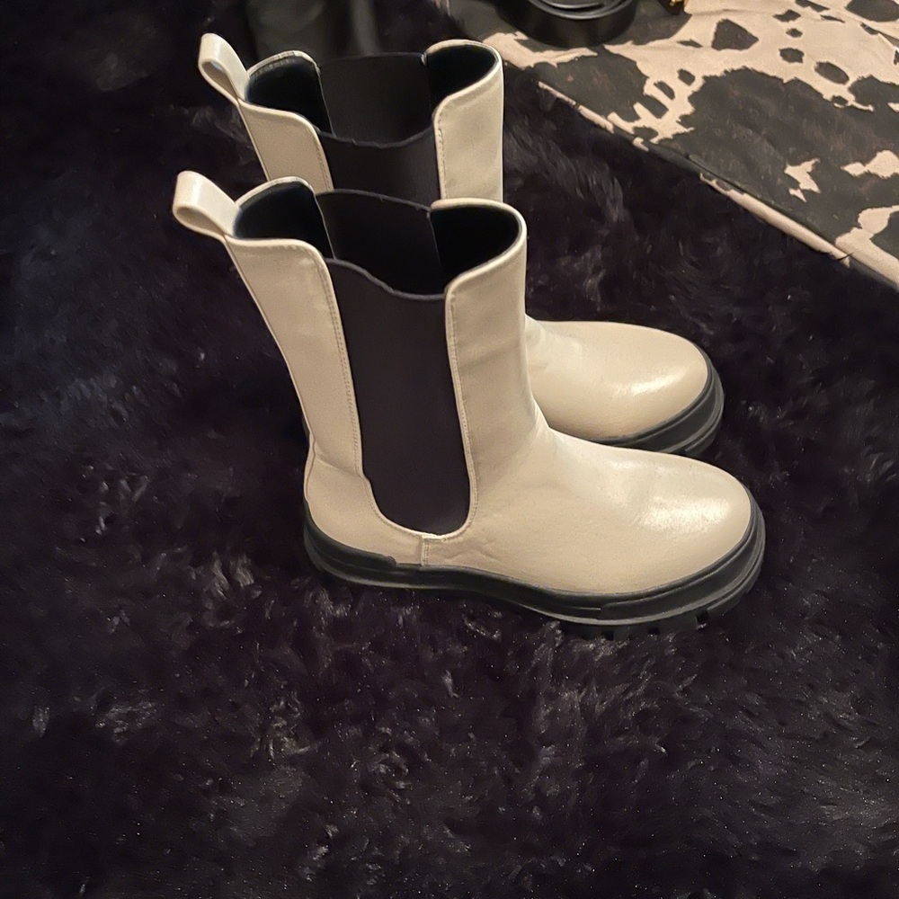 Boots only - Picture 2 of 3